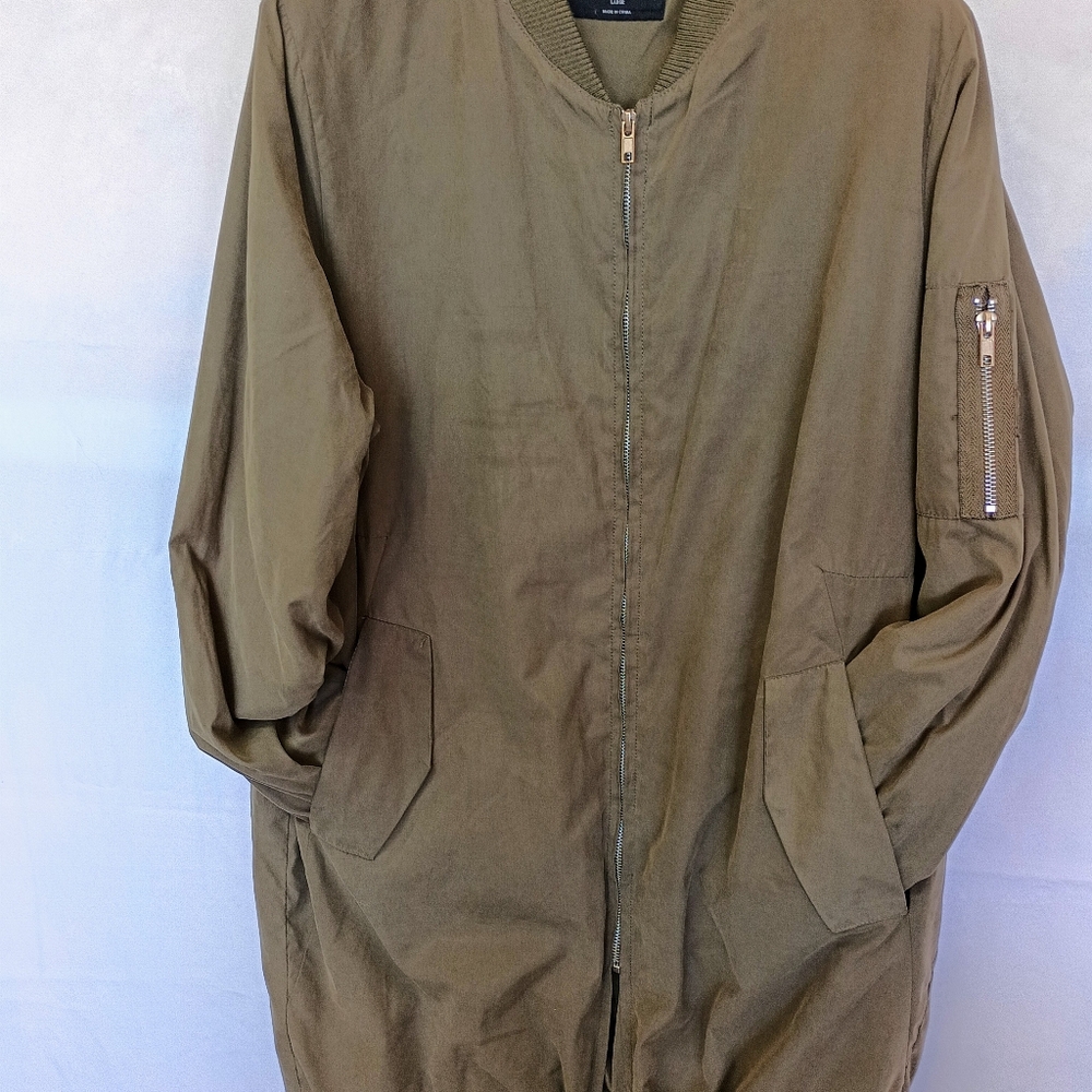 Green Bomber Jacket with Relaxed Fit and Ribbed Cuffs